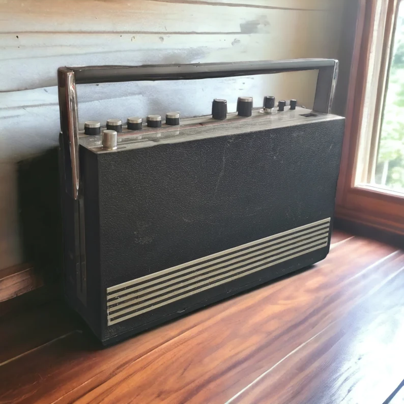 vintage-riviera-radio-converted-to-bluetooth-speaker (2) Vintage Riviera Radio Converted to Bluetooth Speaker