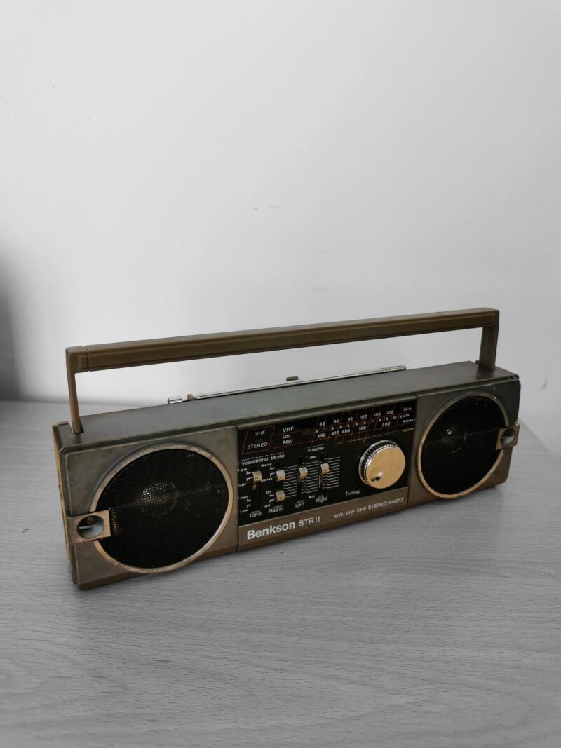 17288.jpg Retro Benkson Boombox Repurposed as Bluetooth Speaker