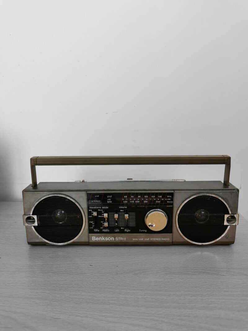 17290.jpg Retro Benkson Boombox Repurposed as Bluetooth Speaker
