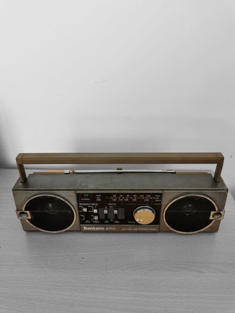 17291.jpg Retro Benkson Boombox Repurposed as Bluetooth Speaker
