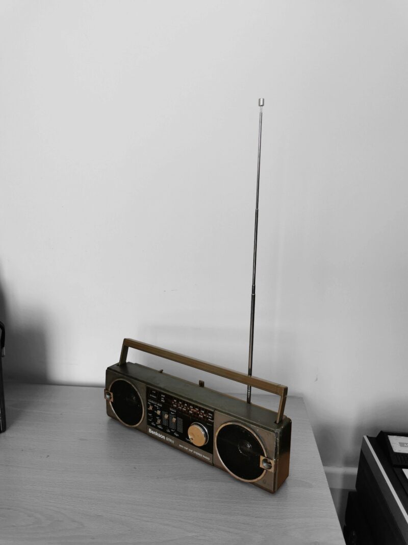 17293.jpg Retro Benkson Boombox Repurposed as Bluetooth Speaker