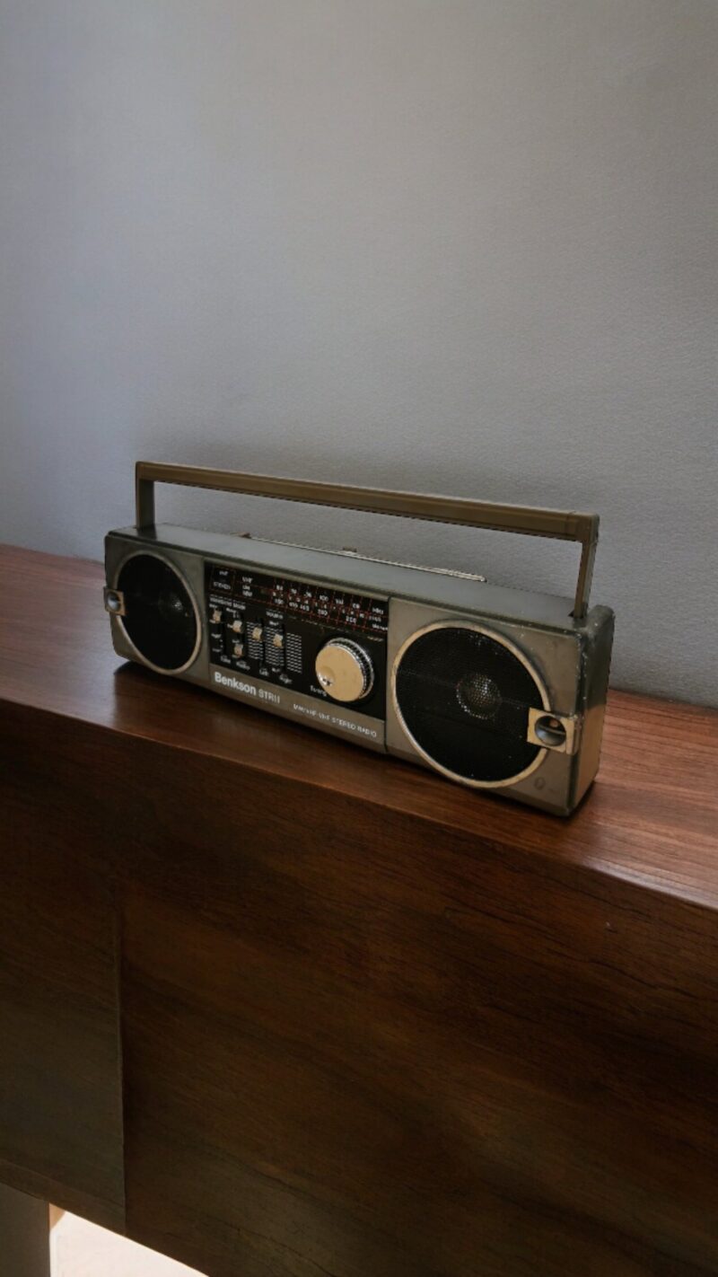 17790.jpg Retro Benkson Boombox Repurposed as Bluetooth Speaker