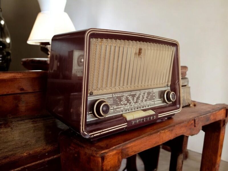 2025/04/1000081077.jpg Vintage 1950s Philips Maroon Bakelite Radio – Now a Bluetooth Speaker