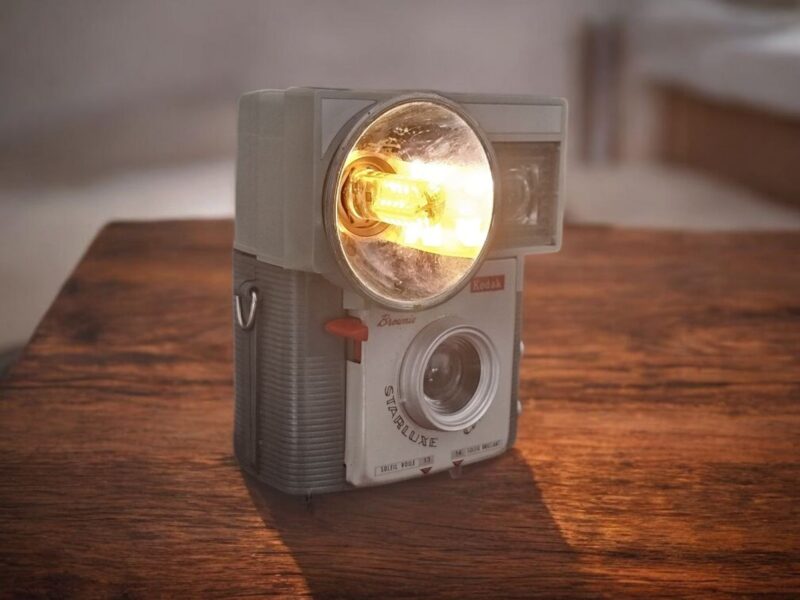 2025/04/1000081449.jpg Vintage Kodak Starluxe Camera Lamp