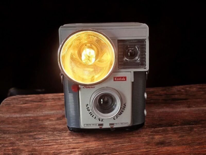 2025/04/1000081450.jpg Vintage Kodak Starluxe Camera Lamp