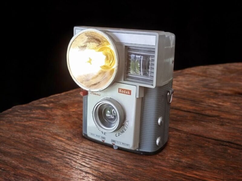 2025/04/1000081451.jpg Vintage Kodak Starluxe Camera Lamp