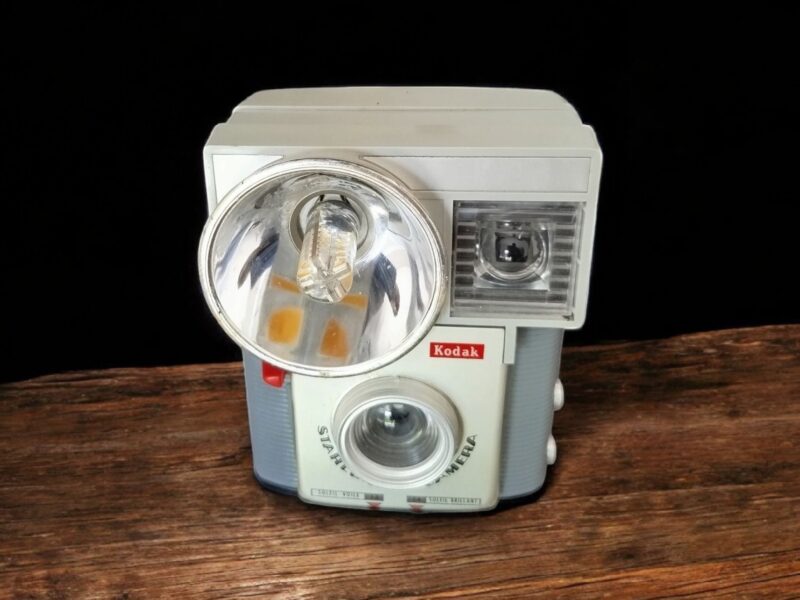 2025/04/1000081454.jpg Vintage Kodak Starluxe Camera Lamp