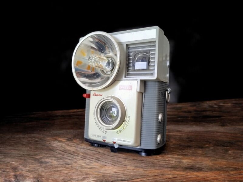 2025/04/1000081455.jpg Vintage Kodak Starluxe Camera Lamp