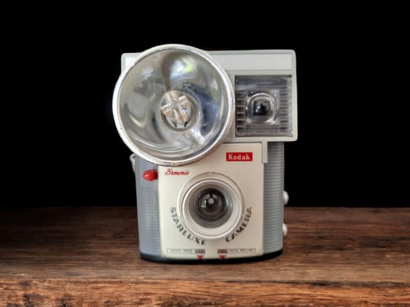 2025/04/1000081456.jpg Vintage Kodak Starluxe Camera Lamp
