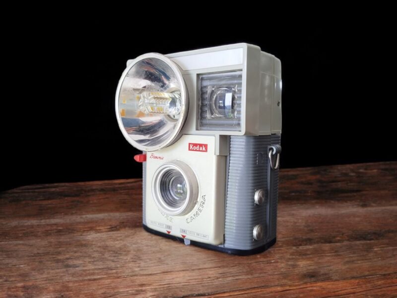 2025/04/1000081458.jpg Vintage Kodak Starluxe Camera Lamp