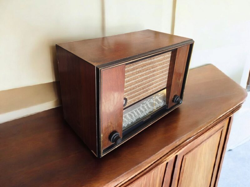 2025/05/1000081705.jpg 1950s Telefunken Timber Valve Radio Repurposed as Bluetooth Speaker with LED Lighting