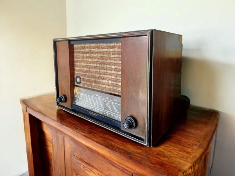 2025/05/1000081707.jpg 1950s Telefunken Timber Valve Radio Repurposed as Bluetooth Speaker with LED Lighting