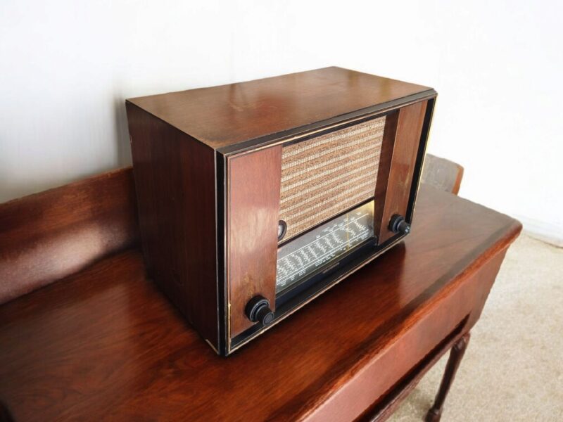 2025/05/1000081709.jpg 1950s Telefunken Timber Valve Radio Repurposed as Bluetooth Speaker with LED Lighting