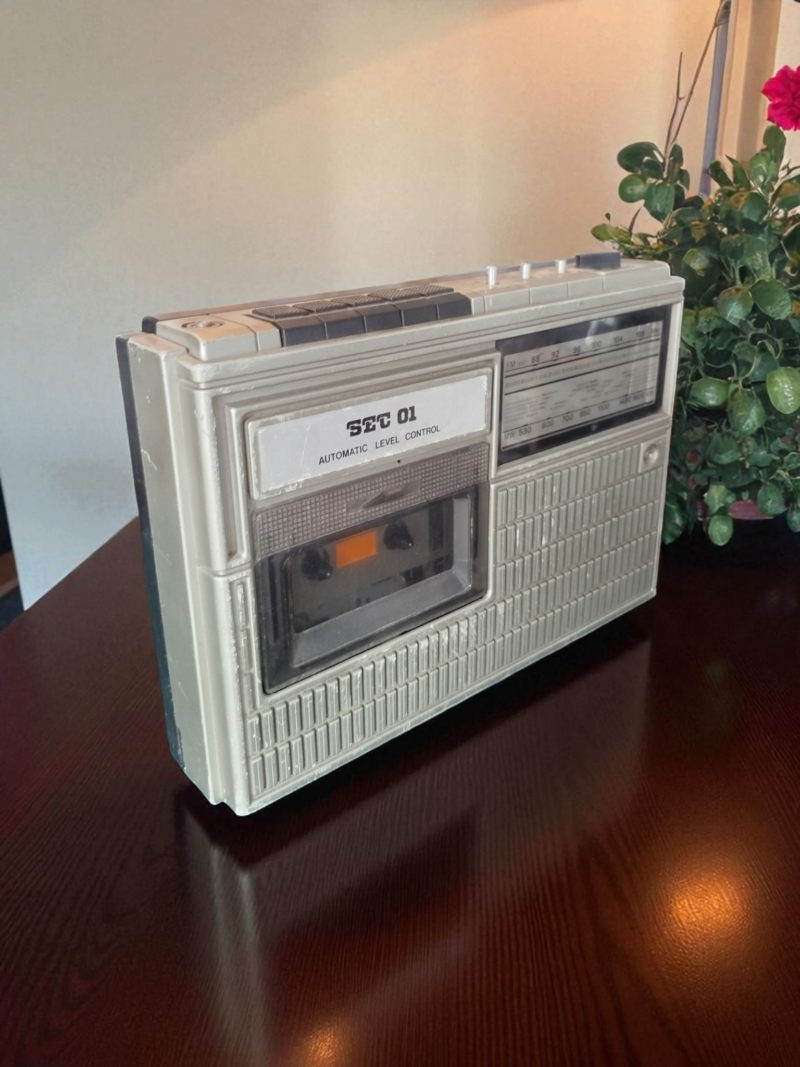 2025/07/1000085285.png 1970s Tape Recorder Repurposed as a Bluetooth Speaker