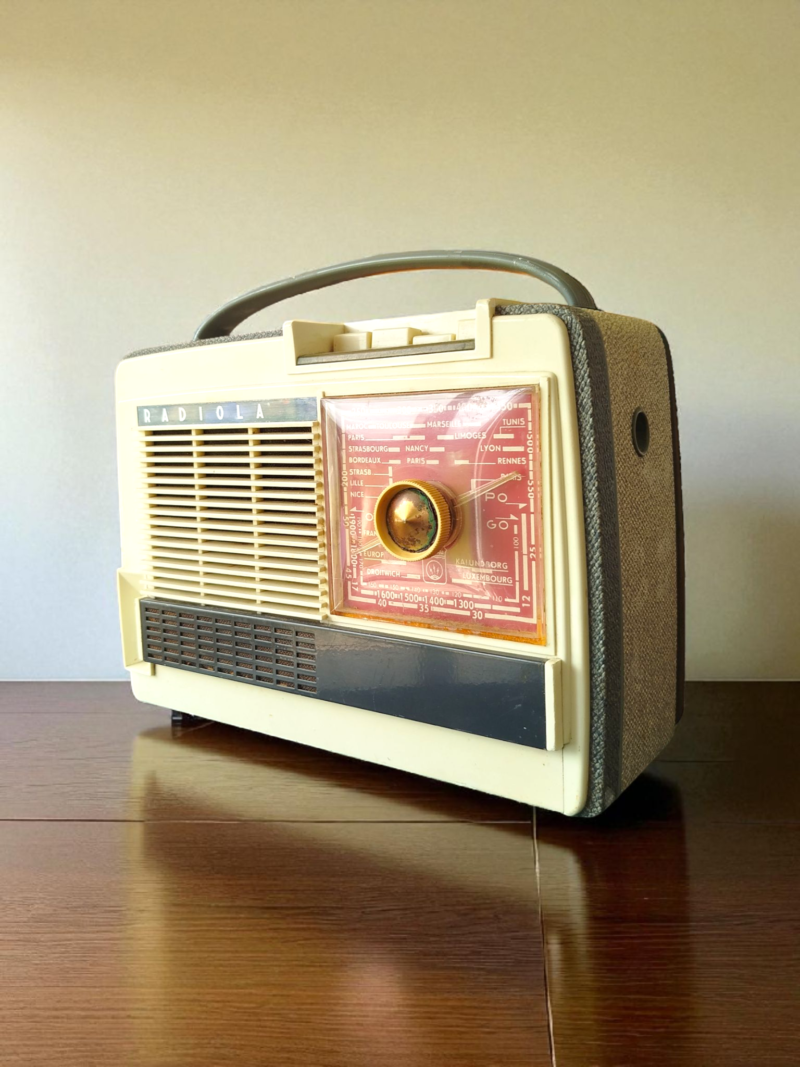 2025/08/1000087716.png 1960s Radiola Radio Repurposed as a Bluetooth Speaker