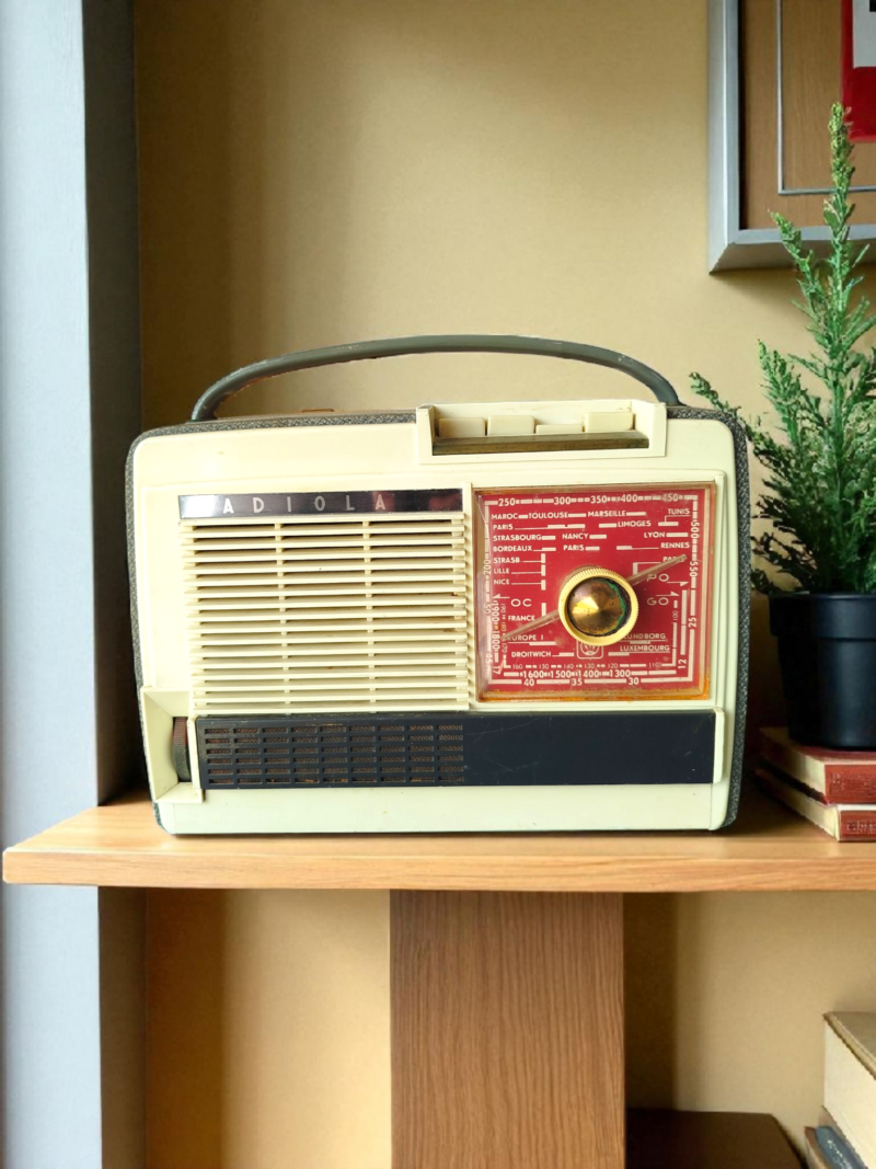 2025/08/1000087717.png 1960s Radiola Radio Repurposed as a Bluetooth Speaker