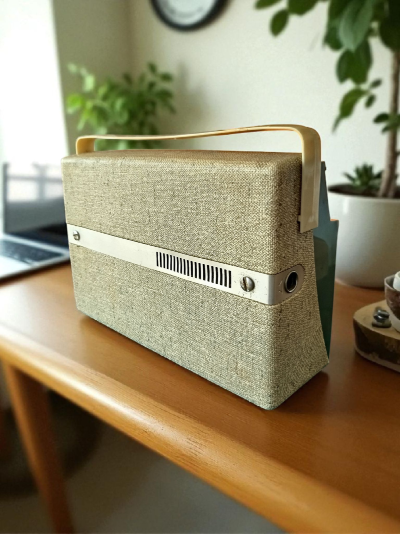 2025/08/1000087722.png 1960s Radiola Radio Repurposed as a Bluetooth Speaker