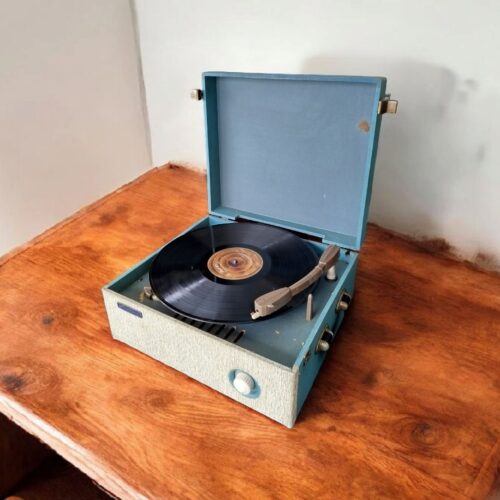 1960s Record Player Repurposed as a Bluetooth Speaker
