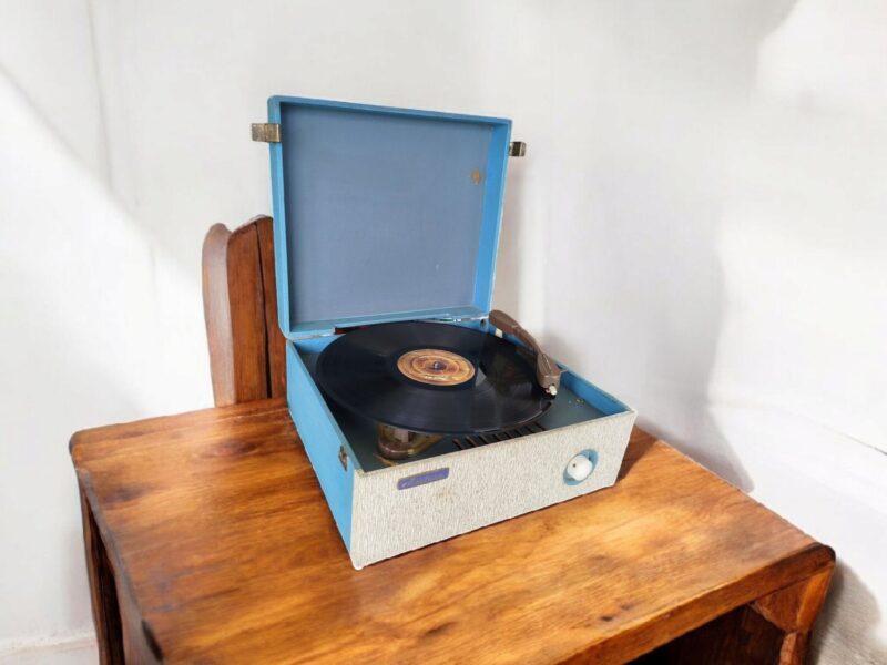 1960s Record Player Repurposed as a Bluetooth Speaker