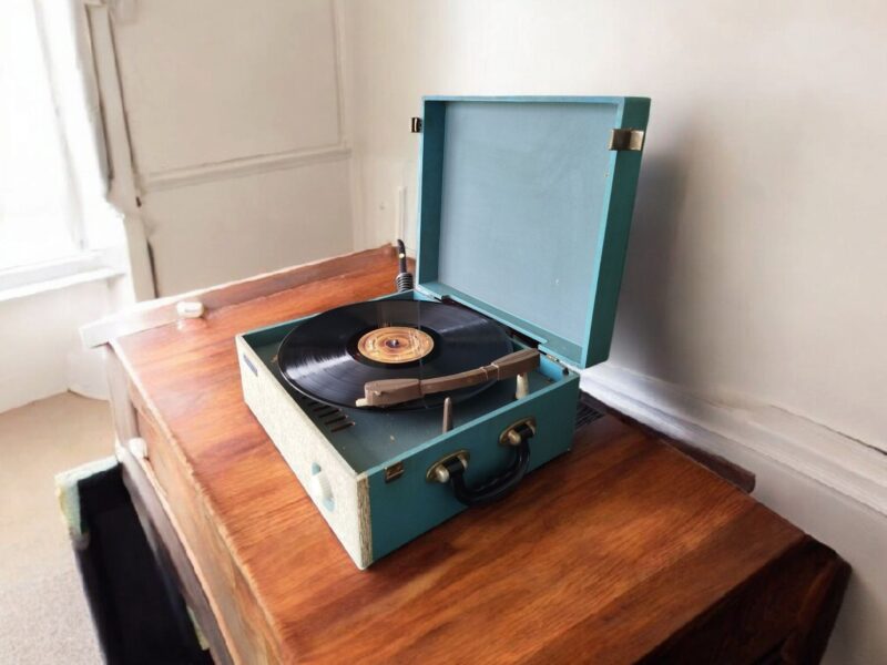 1960s Record Player Repurposed as a Bluetooth Speaker