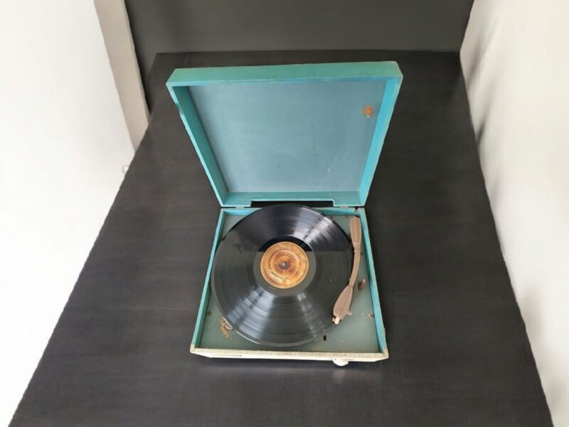 1960s Record Player Repurposed as a Bluetooth Speaker