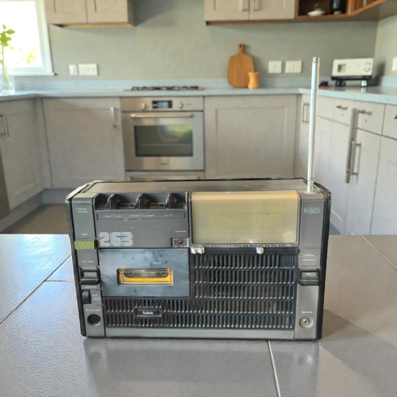 2026/01/1000065076.png Vintage Radiola 263 Radio Repurposed as Bluetooth Speaker