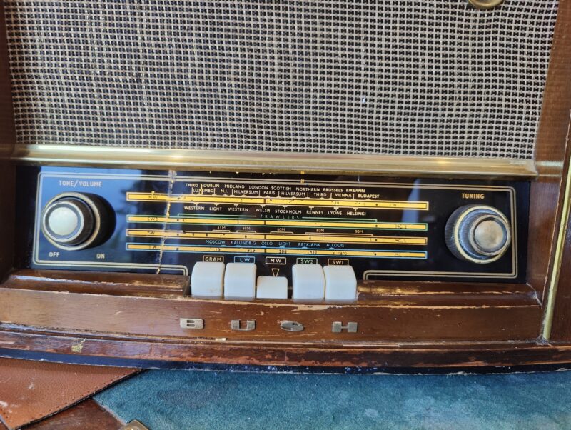 1950s Vintage Bush Radio Repurposed as Bluetooth