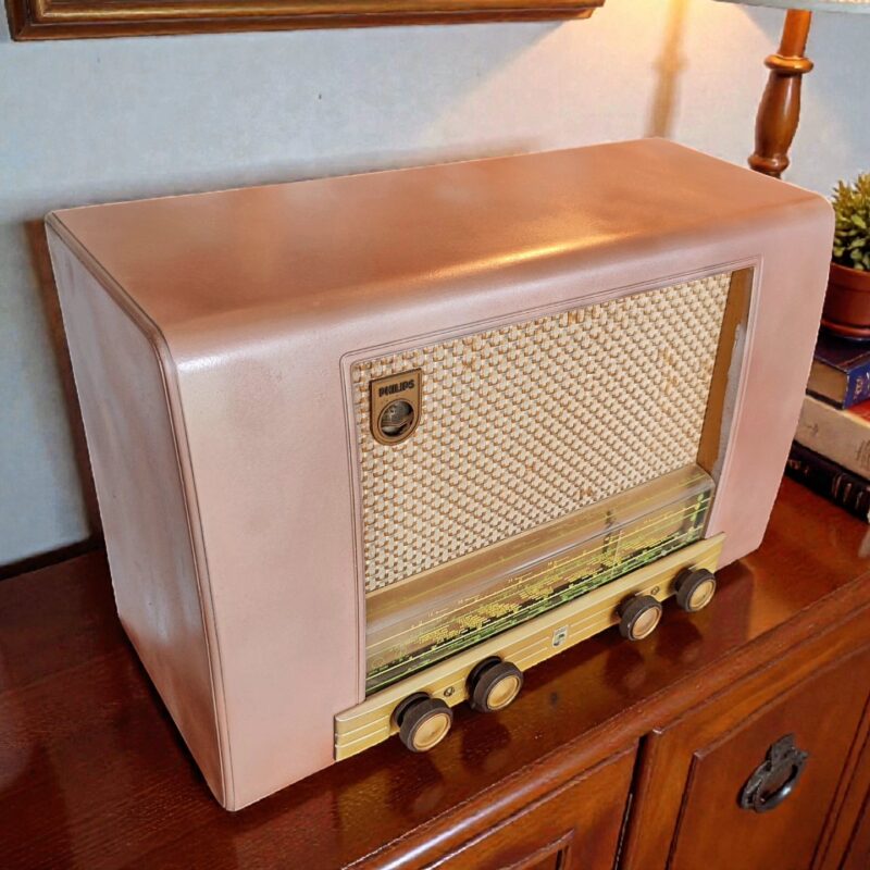 1950s Vintage Philips Radio Repurposed as Bluetooth Speaker
