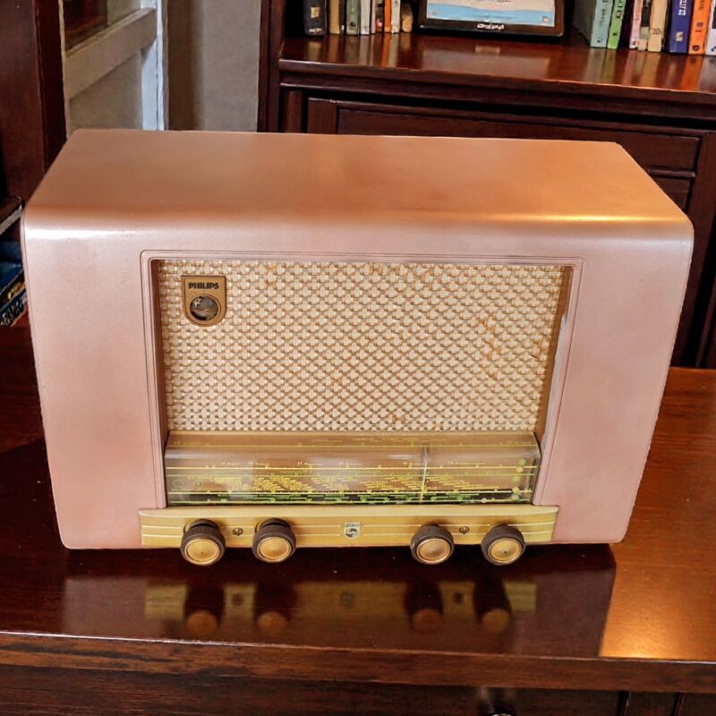 1950s Vintage Philips Radio Repurposed as Bluetooth Speaker