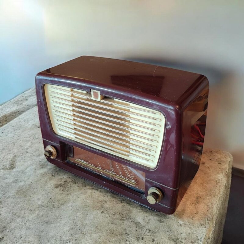 1950s Radiola Bakelite Radio Repurposed as Bluetooth Speaker