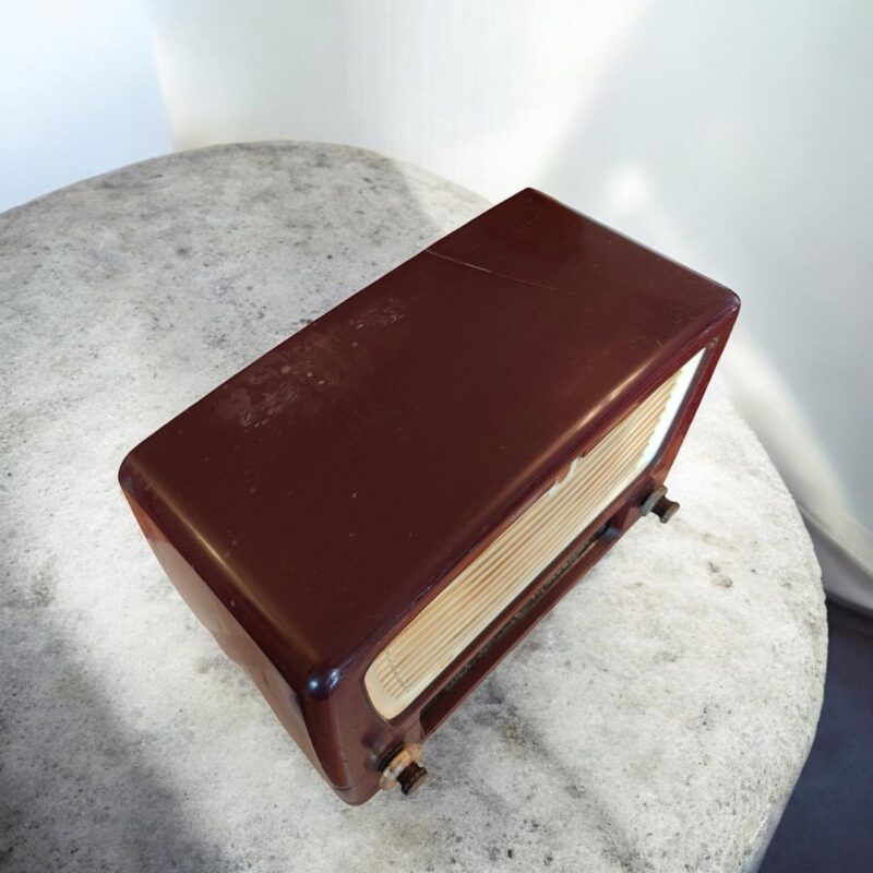 1950s Radiola Bakelite Radio Repurposed as Bluetooth Speaker