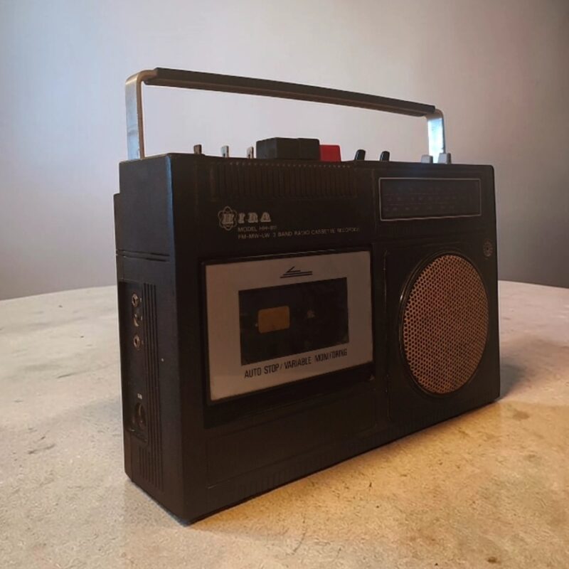 2026/03/1000069535.jpg 1980s Hira Tape Recorder Repurposed as Bluetooth Speaker